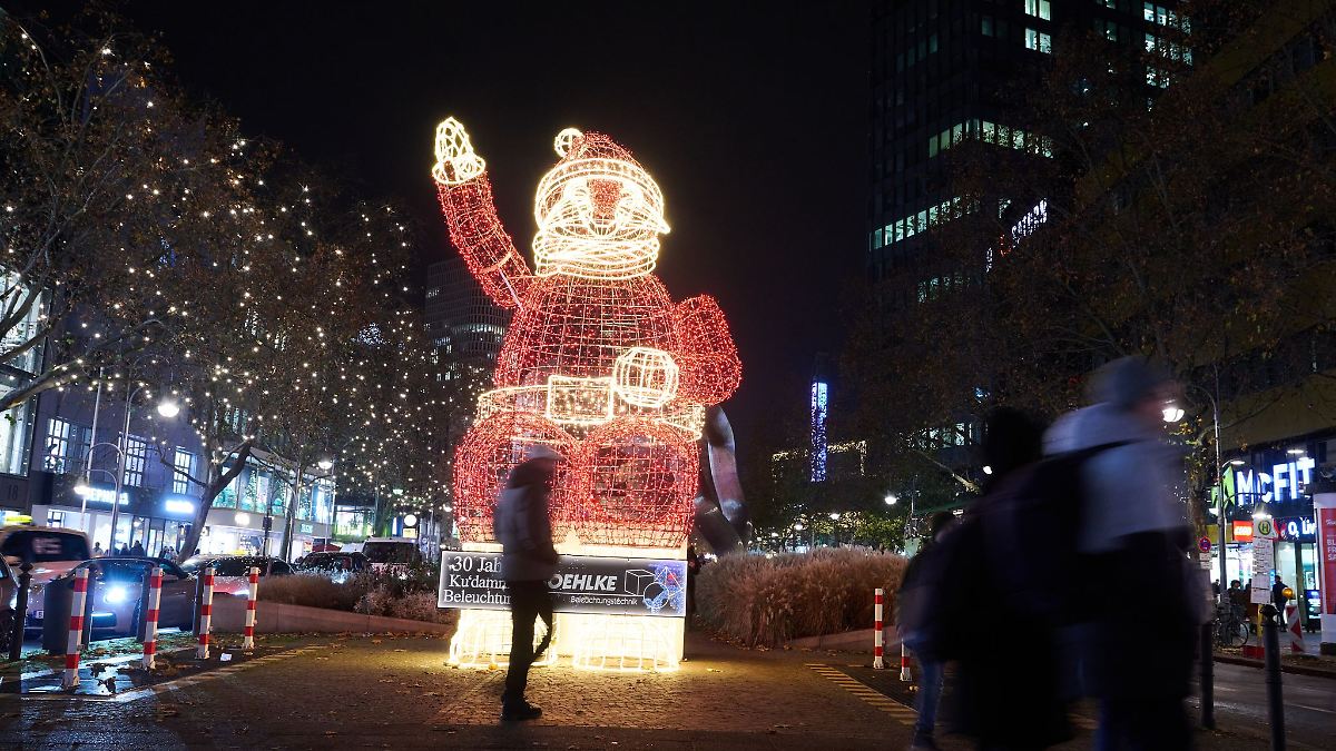 Berlin & Brandenburg: Weihnachtsbeleuchtung am Ku'damm erstrahlt
