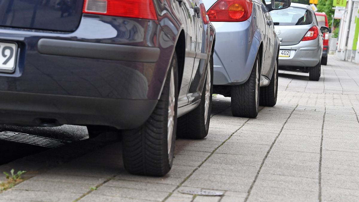Niedersachsen & Bremen: Städte in Niedersachsen tolerieren Gehwegparken meist