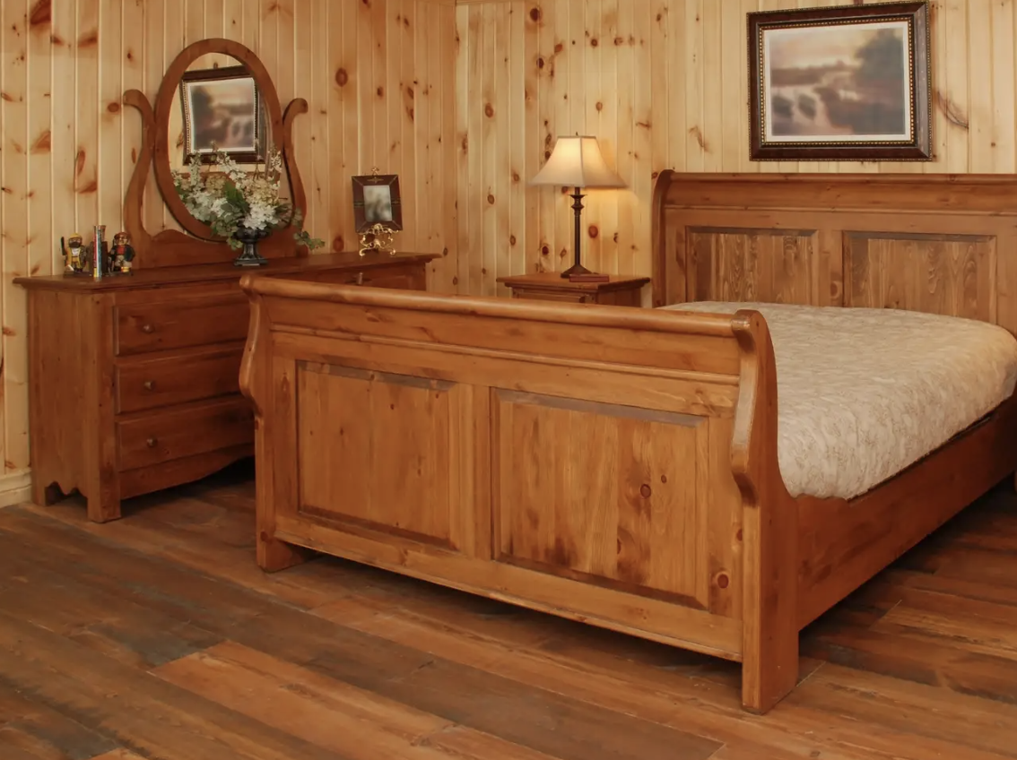 Rehman sagte, er sei kein Fan von zusammenpassenden Schlafzimmersets.