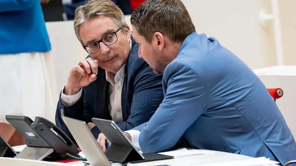 Bjoern-Luettmann-Fraktionsvorsitzender-der-SPD-in-Brandenburg-zeigte-sich-von-den-Neuigkeiten-ueberrascht