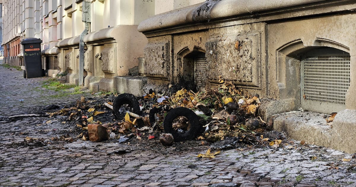 Leipzig: Mülltonnen in Volksmarsdorf in Brand geraten