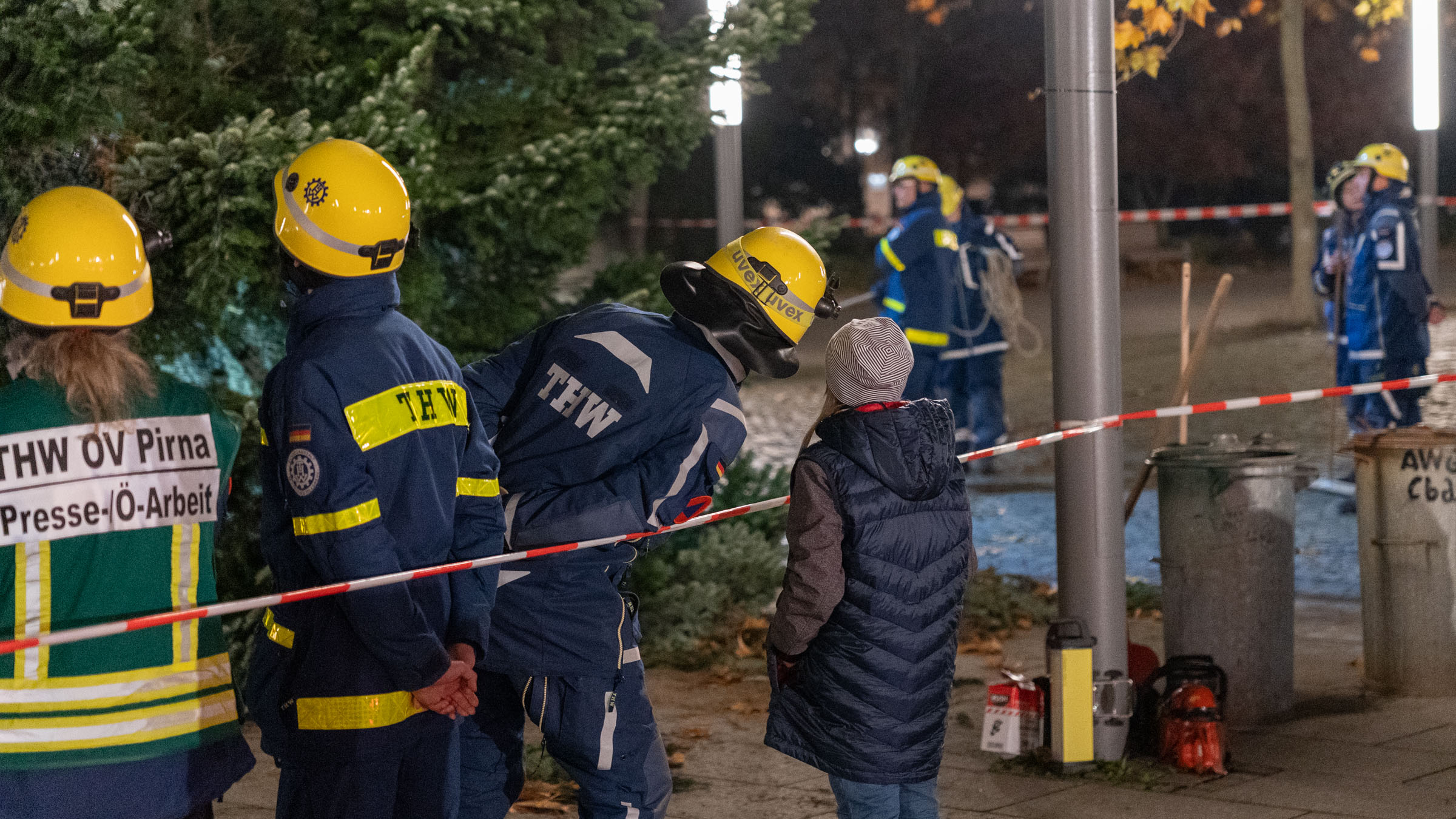 Wer sich traut zu fragen, dem wird Antwort gestanden. Die jüngsten sind oft die Neugierigsten. Foto: Sebastian Diehl