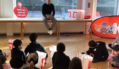 Sparkasse engagiert sich am Bundesweiten Vorlesetag: Kinder zu Gast im Privatkunden-Center