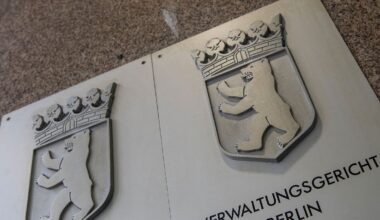 Berlin & Brandenburg: Gericht: Protestbanner gegen AfD-Jugend darf hängen bleiben