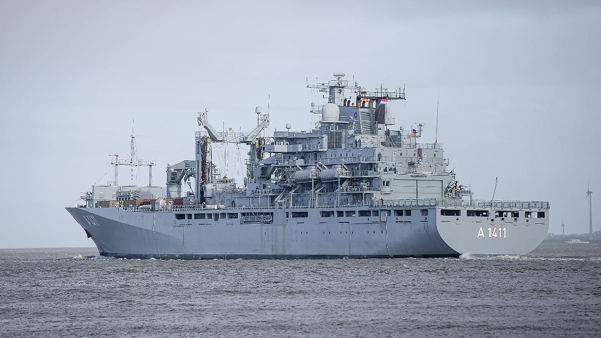 Windpocken an Bord?: Infektionskrankheit zwingt Marineschiff "Berlin" zum Halt