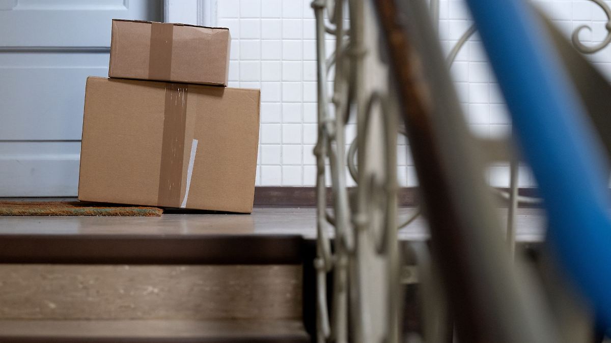 Berlin & Brandenburg: Polizei findet gestohlene Elektronik bei Paketkurier