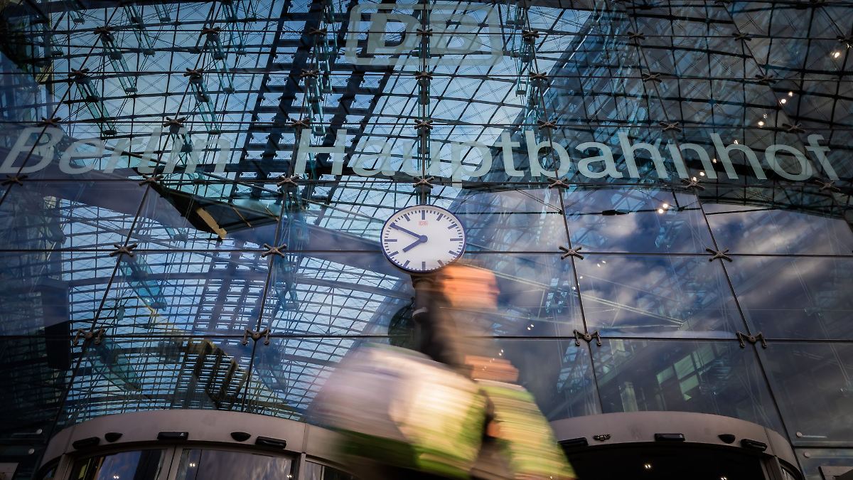 Berlin & Brandenburg: Schüsse auf Reisenden am Berliner Hauptbahnhof - U-Haft
