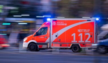 Berlin & Brandenburg: Auto fährt Fußgänger an - schwer verletzt