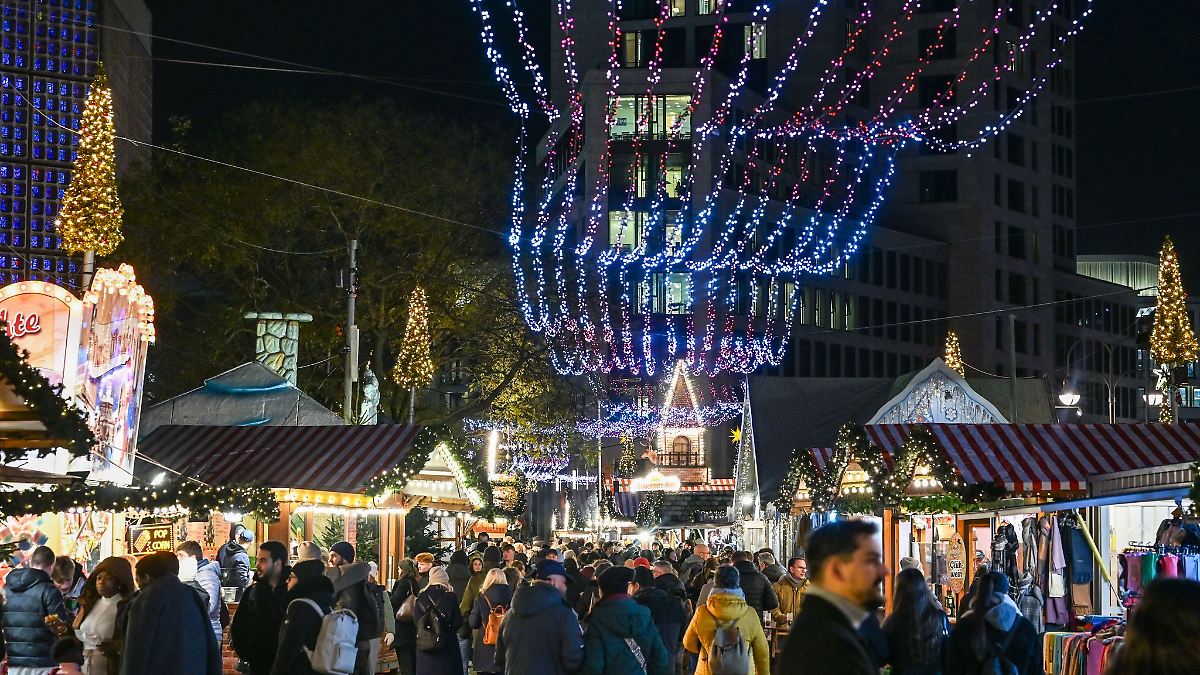 Berlin & Brandenburg: Heiße Getränke, eisige Bahnen - Start für Weihnachtsmärkte