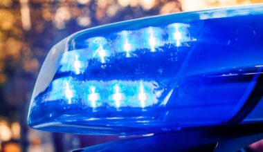 Wirt schlägt mit Flasche zu: Vier Polizisten bei Kneipenkontrolle in Berlin verletzt