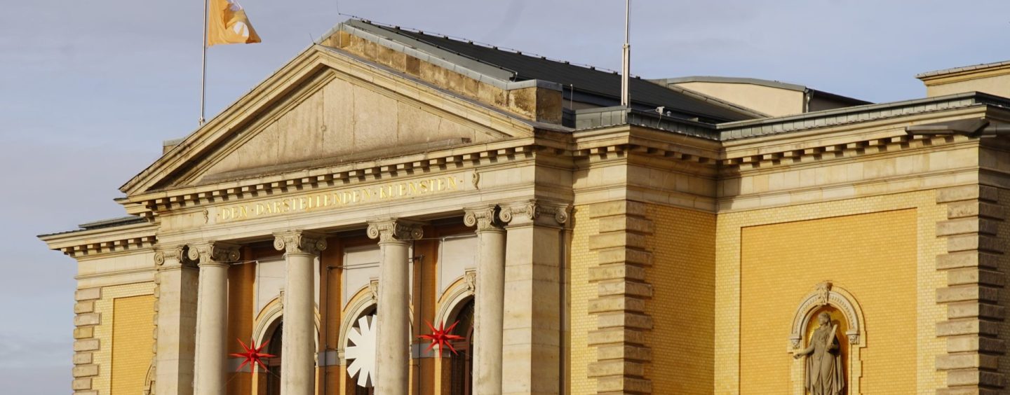 Oper Halle stimmt sich auf die Adventszeit ein