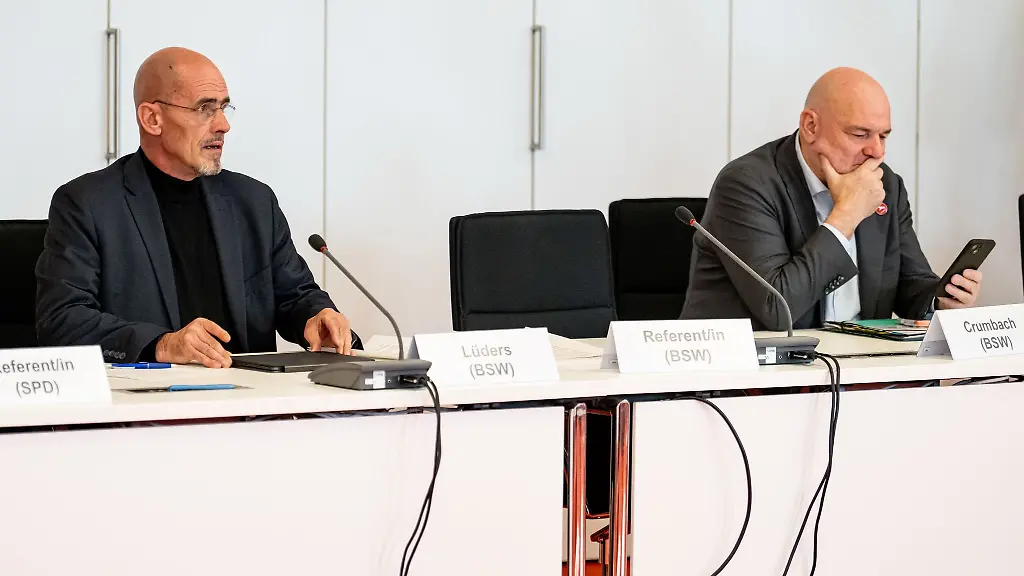 Die-Vertreter-der-Brandenburger-BSW-Landtagsfraktion-stimmen-im-Hauptausschuss-des-Landtags-ueber-zwei-umstrittene-Medienstaatsvertraege-unterschiedlich-ab