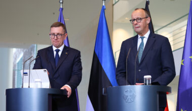 Bildbeschreibung: Bundeskanzler Friedrich Merz und der estnische Ministerpräsident Kristen Michal bei der Pressekonferenz in Berlin.