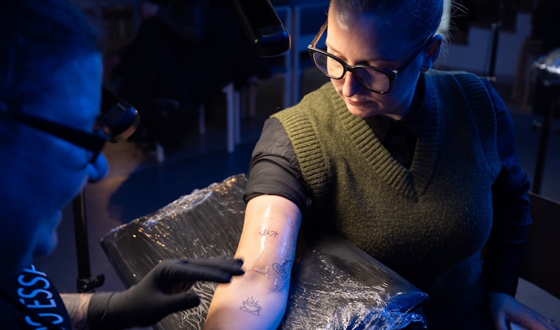 Essener Marktkirche wird zum Tattoo-Studio: Ökumenische Cityseelsorge lädt zu „Gott hautnah“