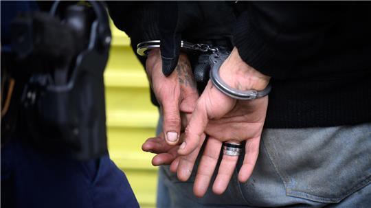 Ein 31-Jähriger wurde von der Staatsanwaltschaft Stade per Haftbefehl gesucht. (Symbolbild). 