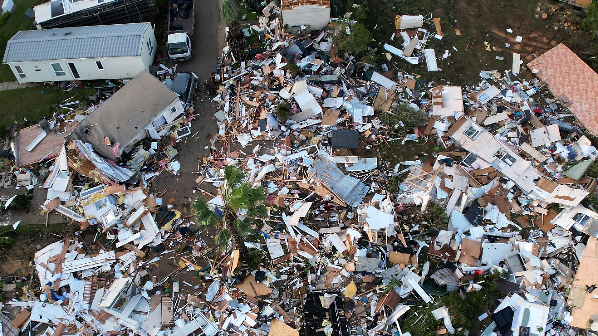 Möglicher Tornado in Urlaubsort: Heftiger Sturm fegt über Algarve - Frau stirbt