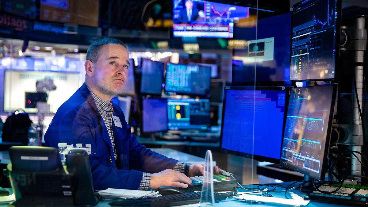 Anleger warten auf Zahlen: US-Börsen starten mit Verlusten in die Woche