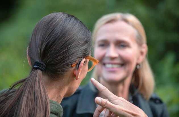 Hörgesundheit in Herbst und Winter: Experten-Tipps für Sicherheit und Wohlbefinden