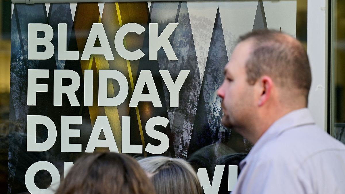 KI als Schnäppchenfinder: US-Amerikaner shoppen am "Black Friday" für knapp 12 Milliarden Dollar