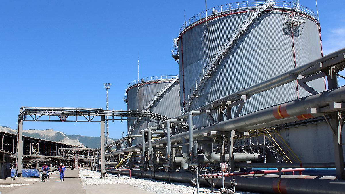 Durch Pipeline verbunden: Kasachstan kritisiert Kiew für Angriff auf russisches Ölterminal