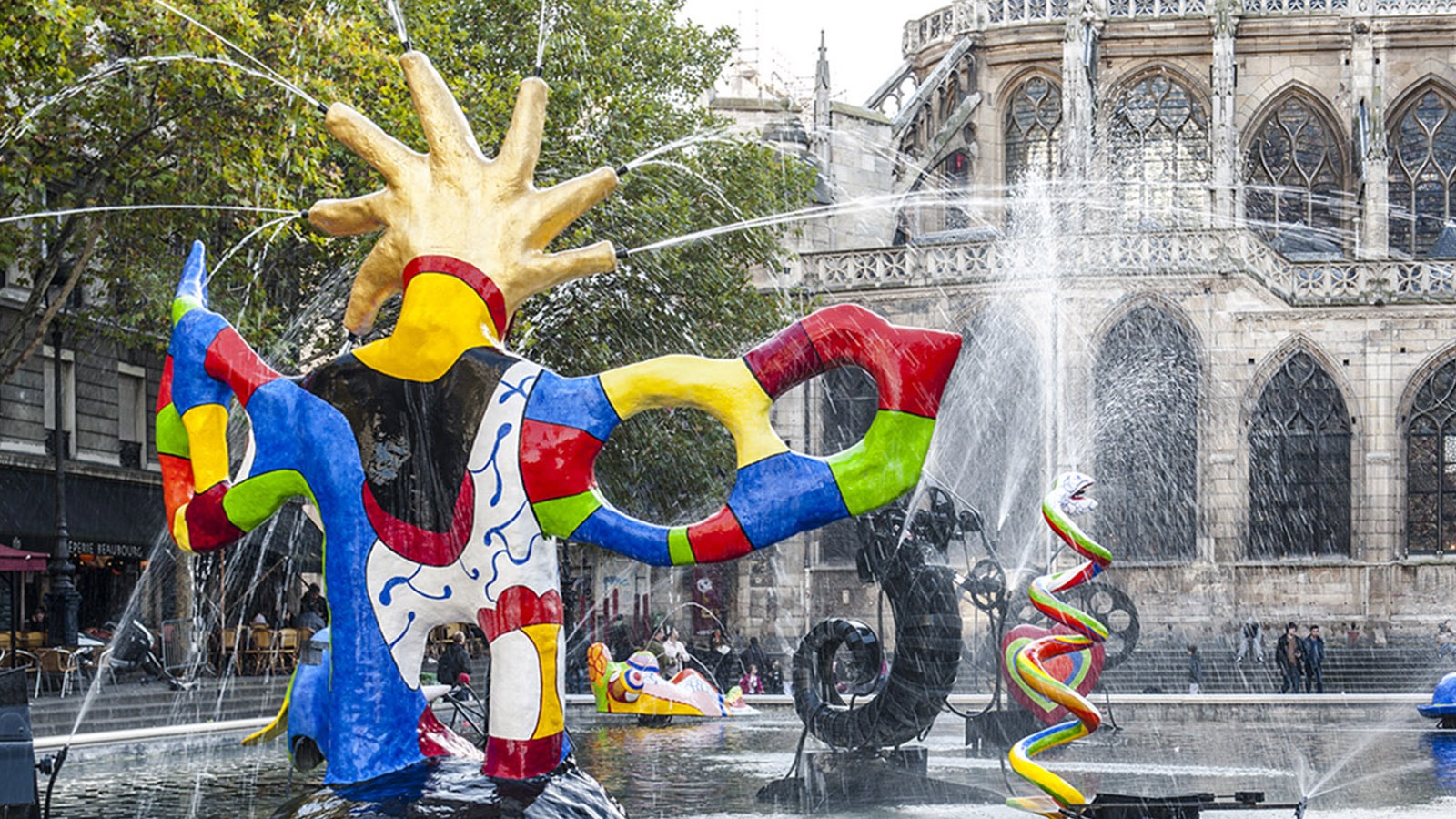 Prickelnd und bunt wie der frisch sanierte Strawinsky-Brunnen, ein Gemeinschaftswerk von Jean Tinguely und Niki de Saint Phalle, präsentiert sich Frankreichs Kulturjahr 2026. Foto: Hilke Maunder