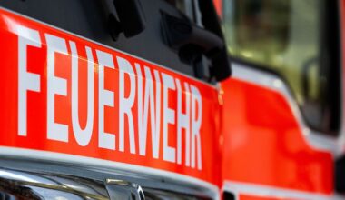 Berlin & Brandenburg: Wohnungsbrand in Berlin-Friedrichshain - Mann rettet sich