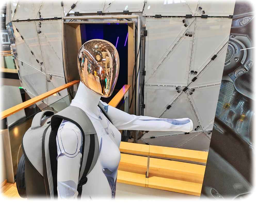 Ist auch zu Besuch auf der ManufacturingX-Tagung in Dresden: Dieser humanoide Roboter will sich demnächst als Filmschauspieler verdingen. Foto: Heiko Weckbrodt