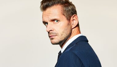 Die Stadtzeitung - Florian Schroeders Jahresrückblick: „Schluss jetzt!“