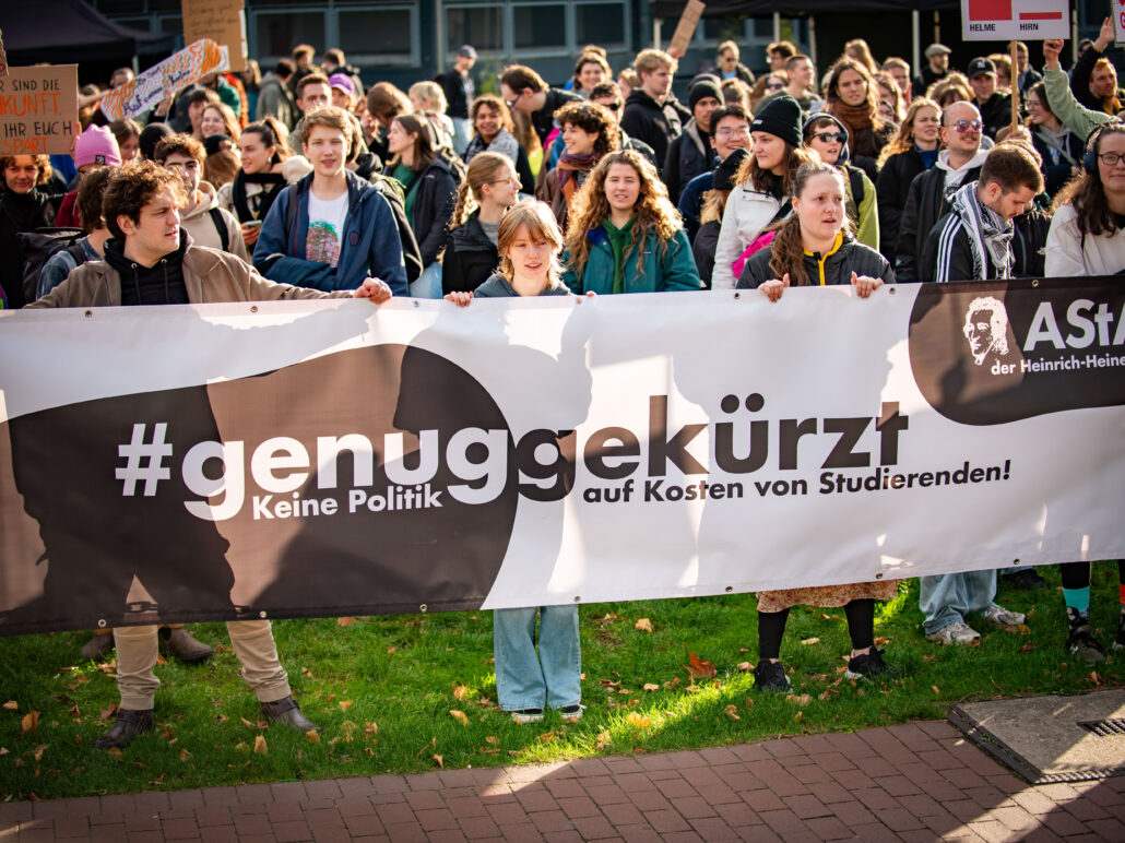 Demo in Düsseldorf: Genug gekürzt | erkrath.jetzt