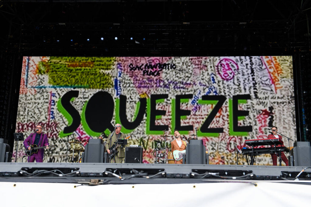 Squeeze spielen 2024 beim Glastonbury Festival