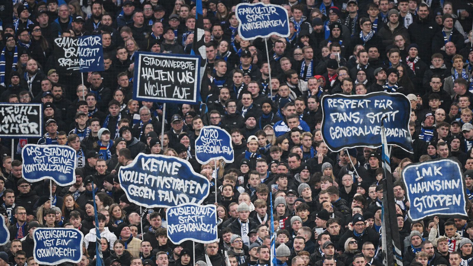 Gegen Polizeigewalt und für die Fußballkultur: Fans des VfB Stuttgart und des HSV mit gemeinsamer Demo in Hamburg