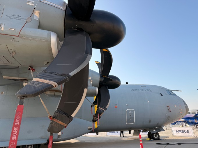 Ebenfalls sehr präsent ist die Militärluftfahrt, hier mit dem Airbus A400.