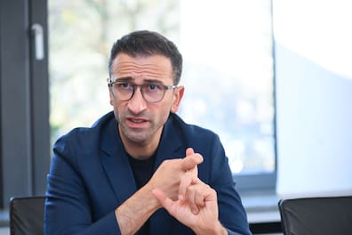 Samet Yilmaz (44, Grüne) will Oberbürgermeister von Kiel werden. Doch für die Stichwahl gegen Gerrit Derkowski (parteilos für CDU und FDP) am 7. Dezember kann er nicht mit der Unterstützung der SPD Kiel rechnen.