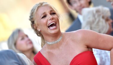 Bett mit Vibrationsfunktion endeckt: Britney Spears feiert Pyjamaparty bei den Kardashians