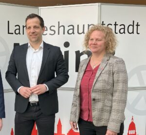 War bei der Pressekonferenz zur Stärkung der Innenstadt nicht dabei: Verkehrsdezernentin Janina Steinkrüger (Grüne, rechts). - Foto: gik