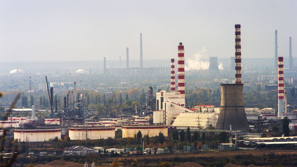 Folgen niedrigerer Preise: Russlands Öl- und Gaseinnahmen brechen um 35 Prozent ein