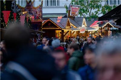 Frühstarter-Weihnachtsmarkt in Essen: Glühwein im November
