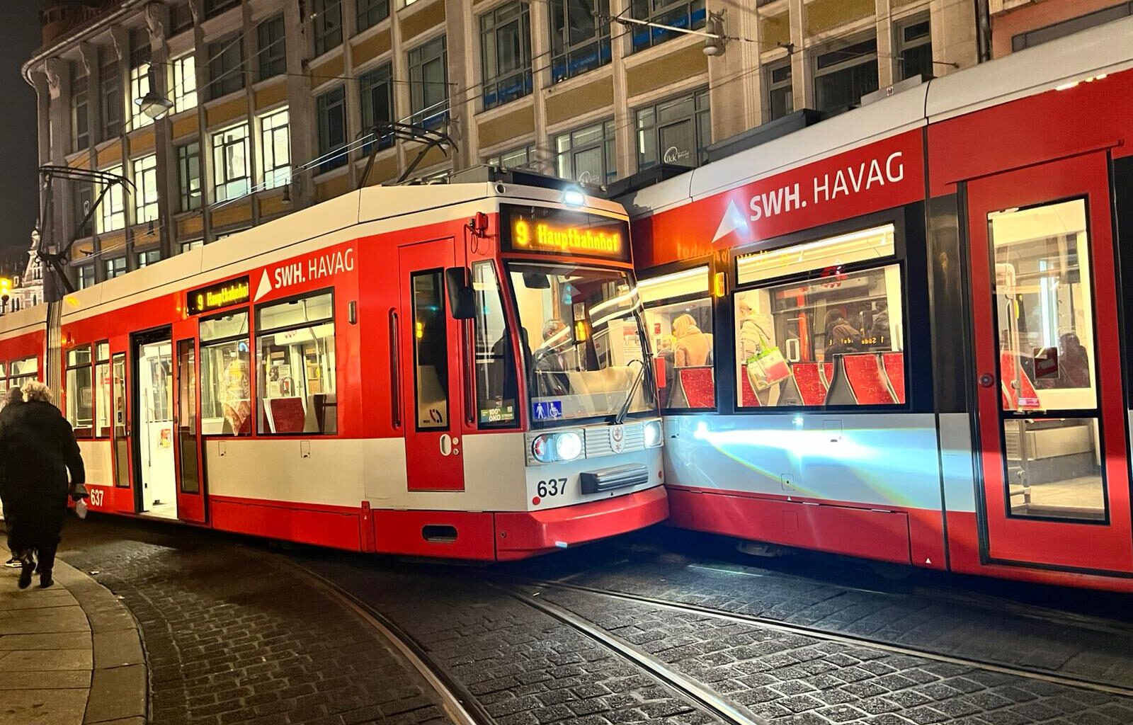 Straßenbahnen am Kleinschmieden kollidiert, PKW in der Silberhöhe im Gleisbett – Du bist Halle