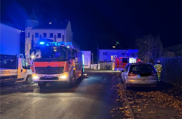 FW-BN: Schnelles Eingreifen der Feuerwehr verhindert Brandausbreitung in einem ...