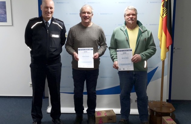 BPOL-HB: Kleinkind am Bremer Hauptbahnhof reanimiert - Bremer Bundespolizei ehrt ...