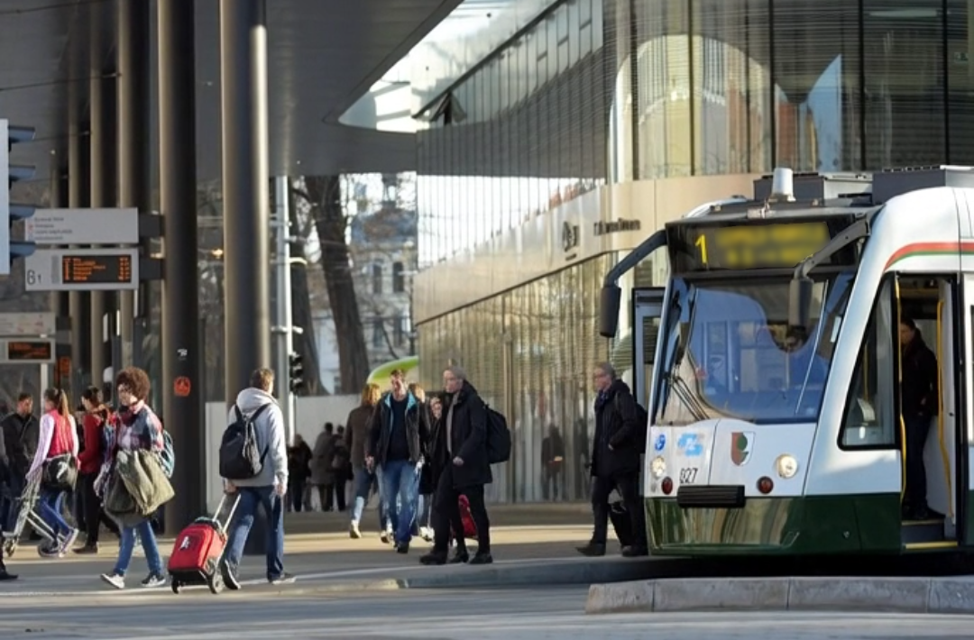 Mobile Wache am Königsplatz soll Sicherheit in der Adventszeit stärken