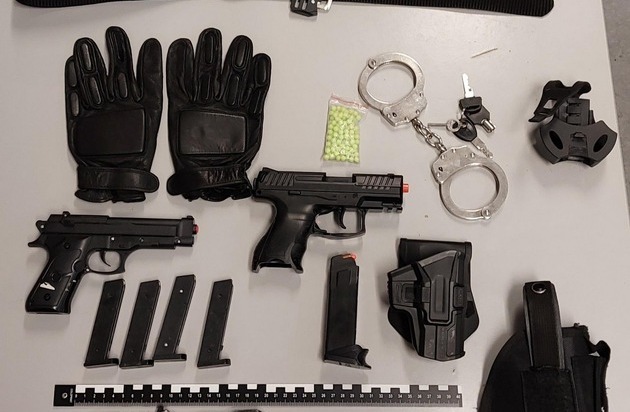 BPOL-H: Mit mehreren Anscheinswaffen bewaffnet - Bundespolizei nimmt Ladendieb im HBF ...