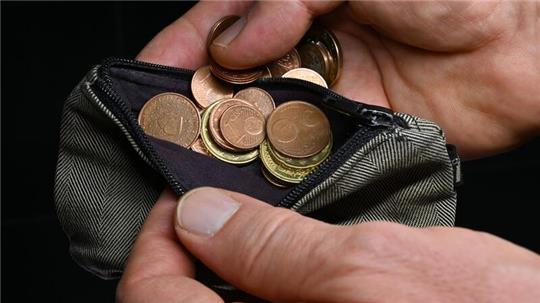 Rund 320.000 Menschen im Norden leben über ihre Verhältnisse