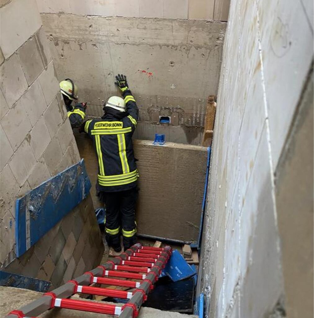 1,5 Tonnen schwere Betontreppe eingestürzt