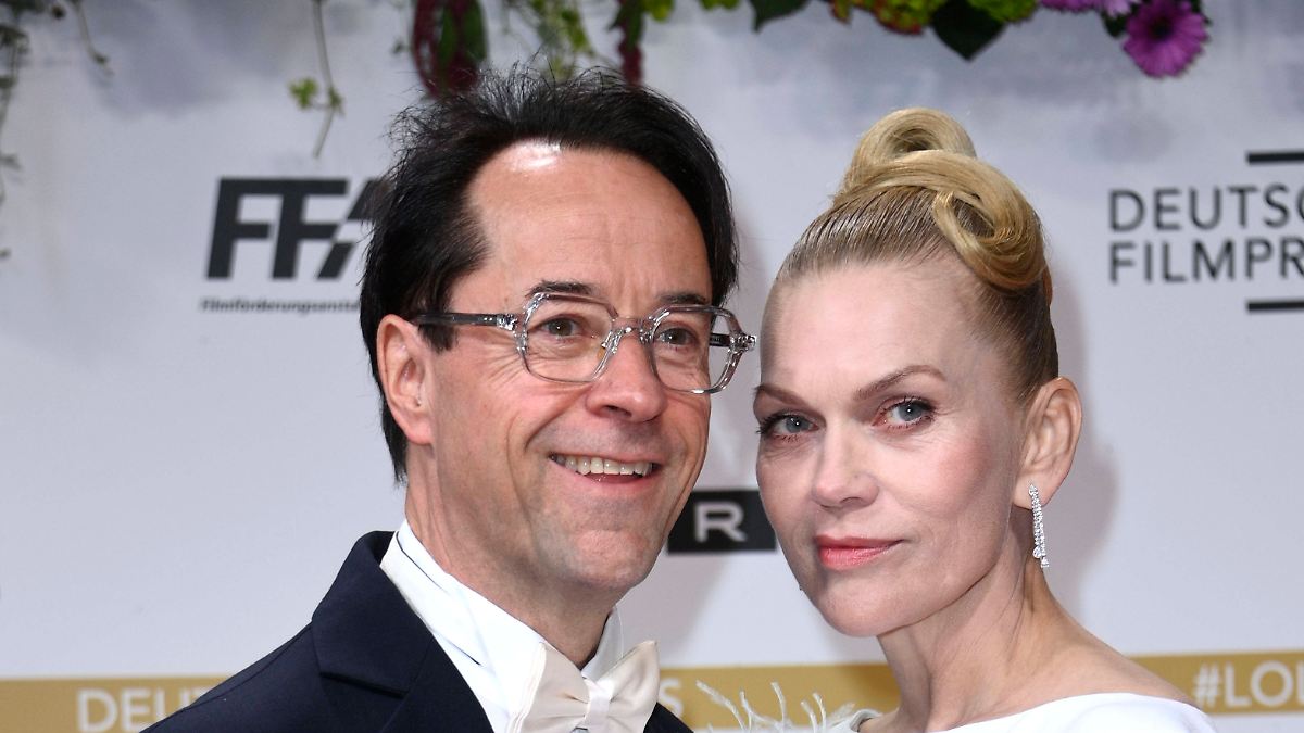 "Probiert es aus": Liefers' Beziehungstipp: Bei Streit nackt ausziehen