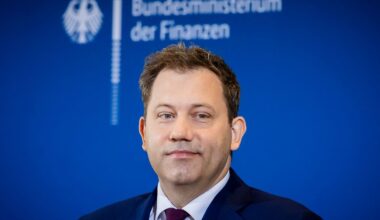 Der Börsen-Tag: Klingbeil fordert Ende von Stahlimporten aus Russland