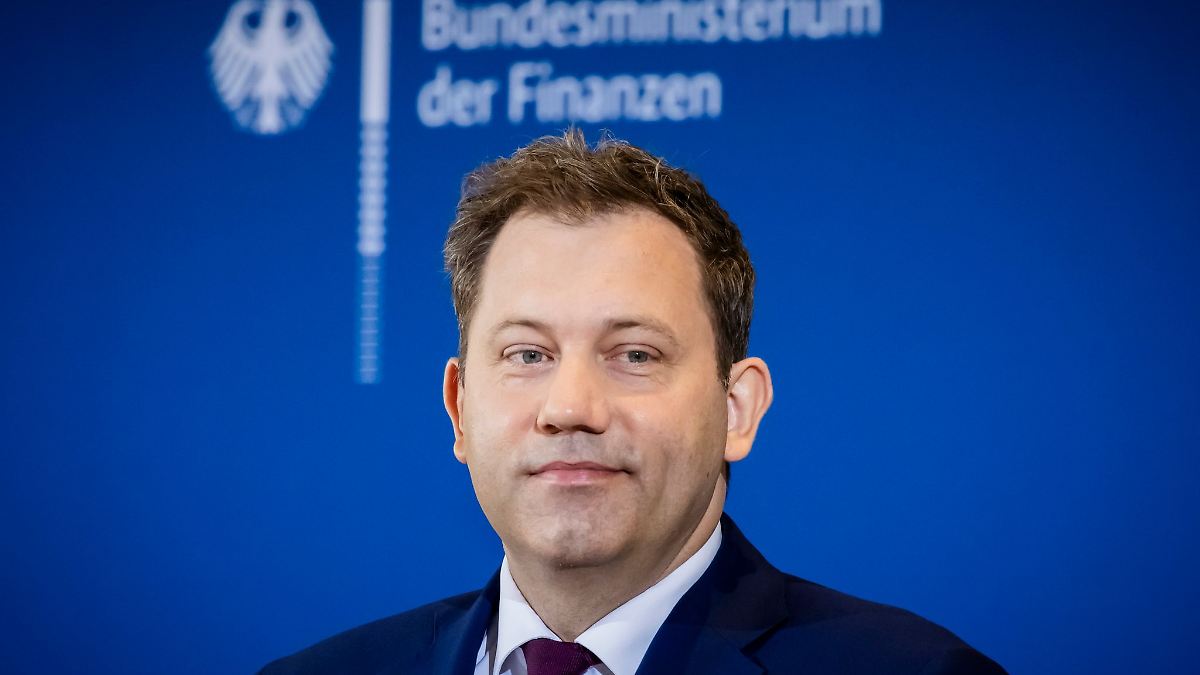 Der Börsen-Tag: Klingbeil fordert Ende von Stahlimporten aus Russland