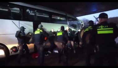 VfB-Stuttgart-Boss empört: Polizei-Attacke auf Fans bei Europa-League-Spiel bei Go Ahead Eagles Deventer