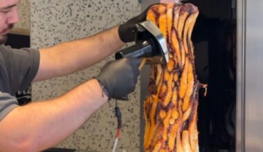 Teurer Tentakel-Snack in Karlsruhe: Kraken-Kebab - neuer Foodtrend spaltet Döner-Fans