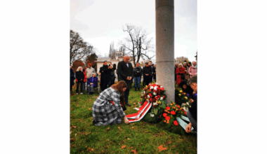 Vizepräsidentin legt Kranz in Gedenken an Maueropfer nieder